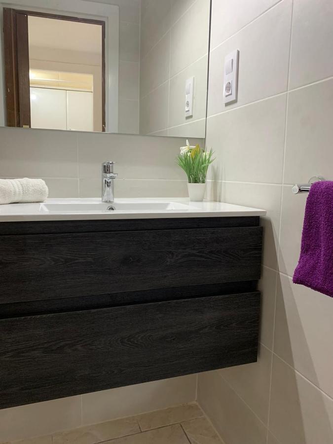 Appartement Premiere Ligne De Mer Avec Piscine Roses Eksteriør bilde