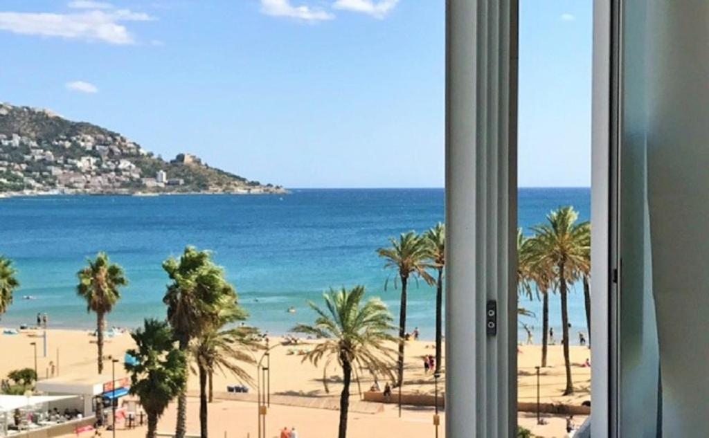 Appartement Premiere Ligne De Mer Avec Piscine Roses Eksteriør bilde