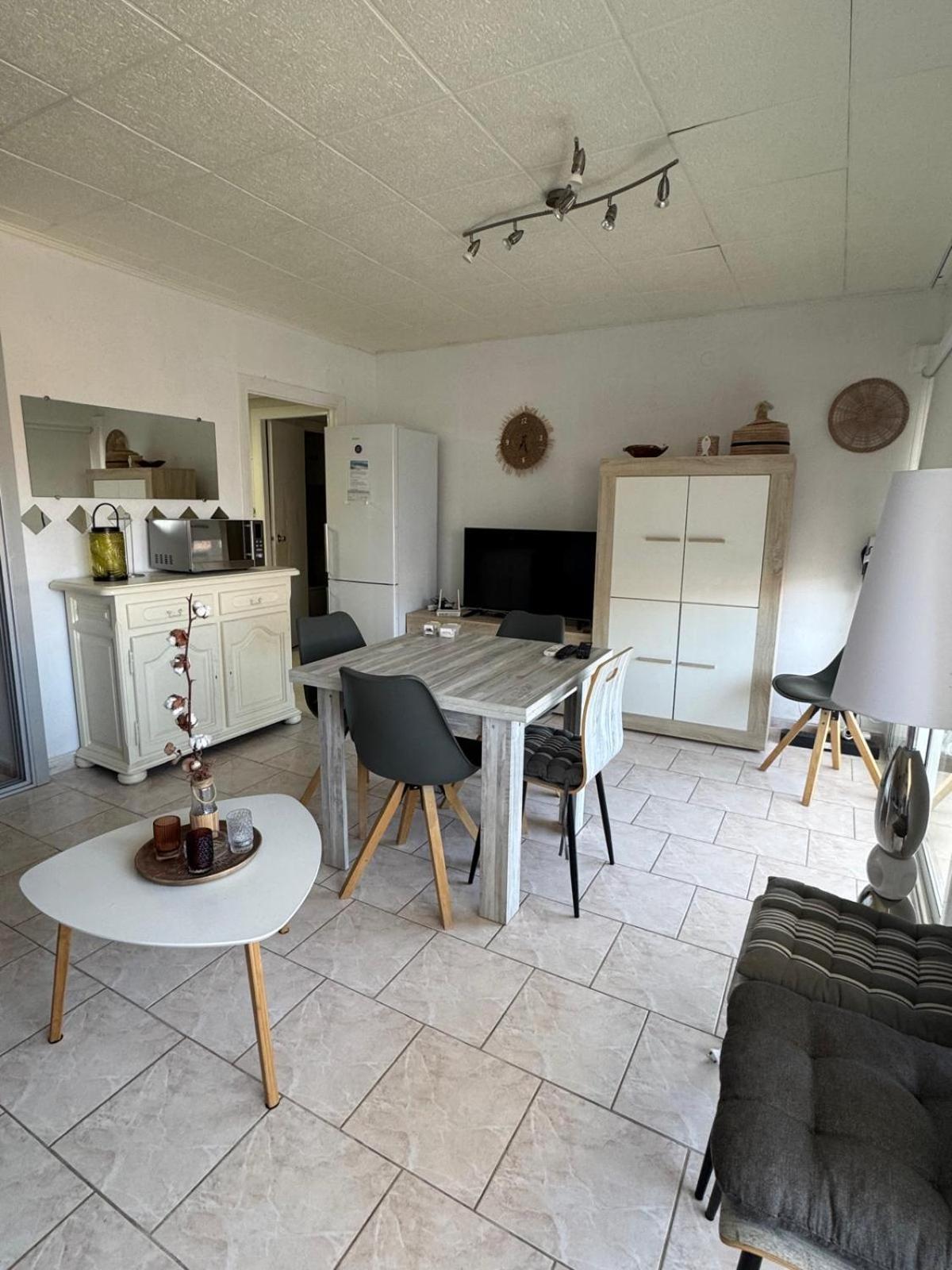 Appartement Premiere Ligne De Mer Avec Piscine Roses Eksteriør bilde