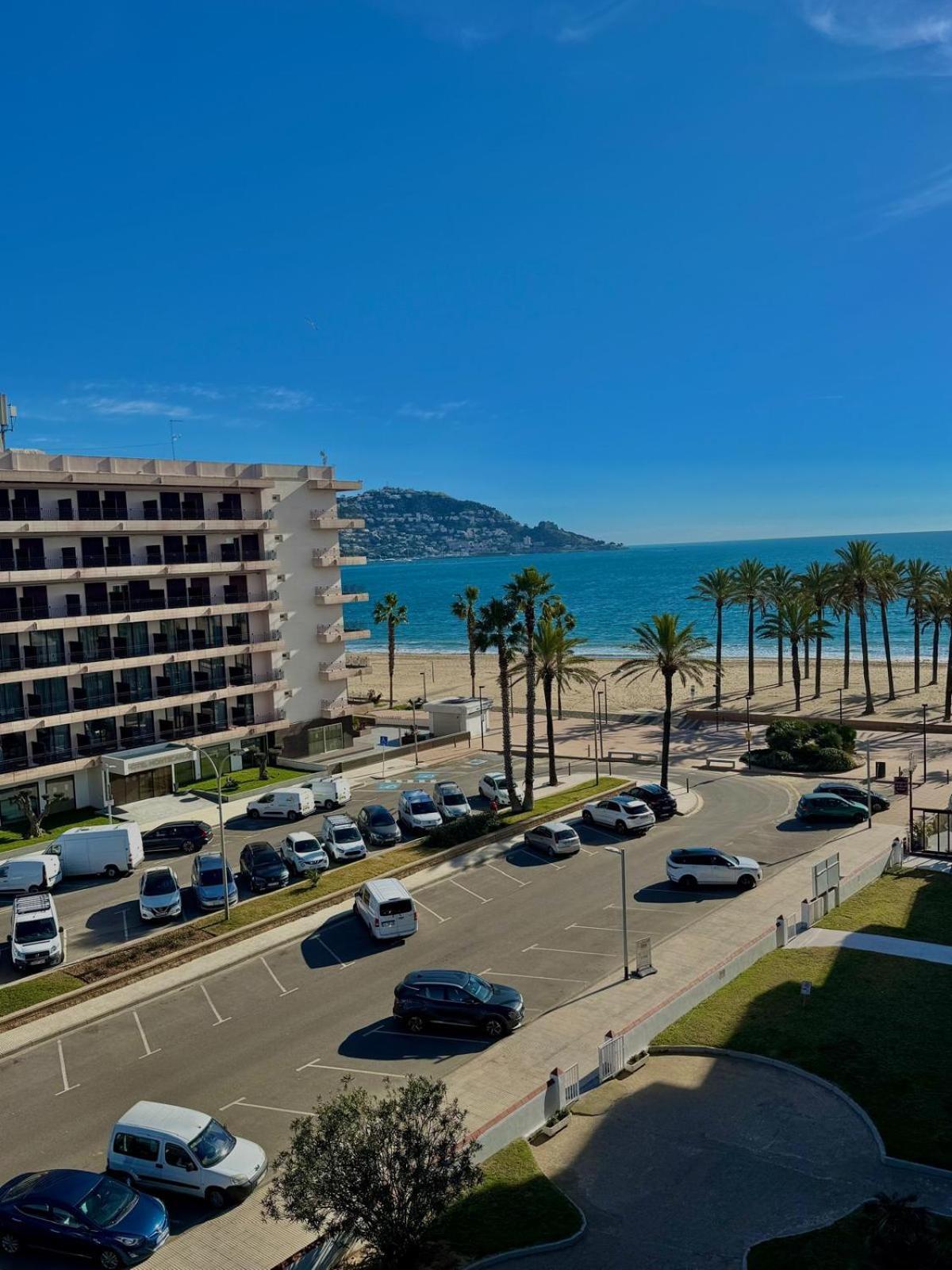 Appartement Premiere Ligne De Mer Avec Piscine Roses Eksteriør bilde