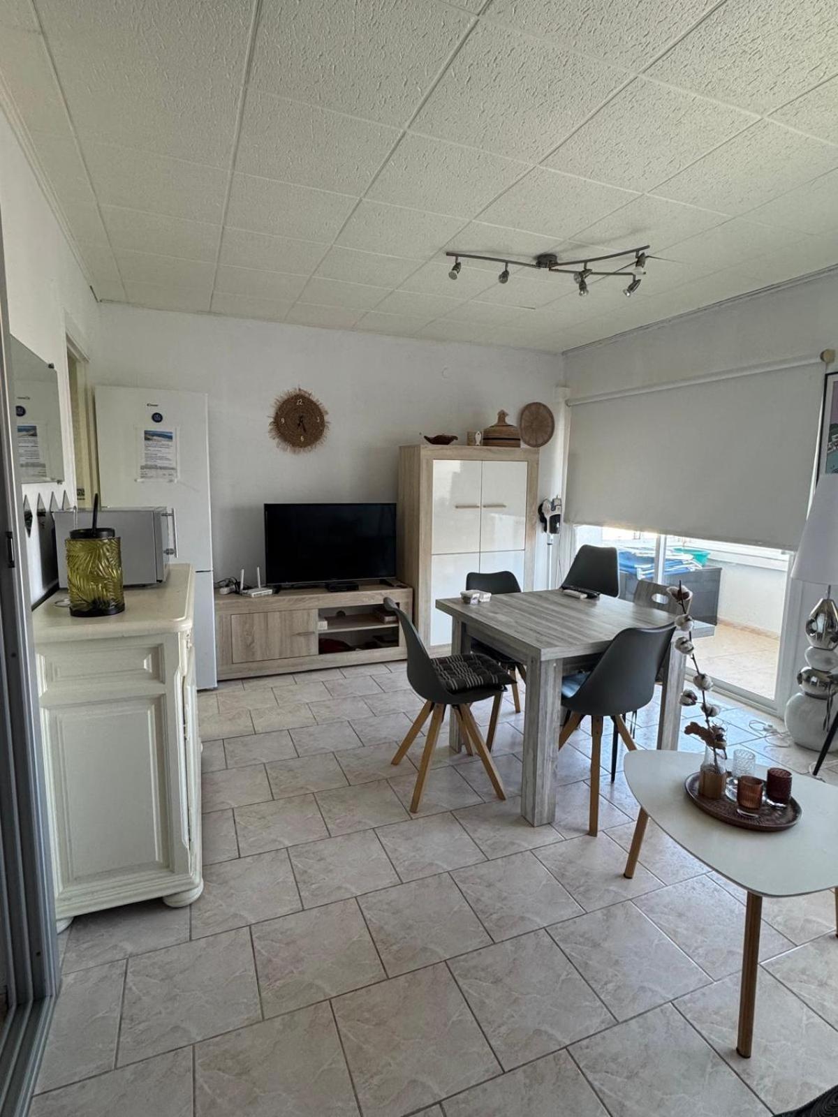 Appartement Premiere Ligne De Mer Avec Piscine Roses Eksteriør bilde